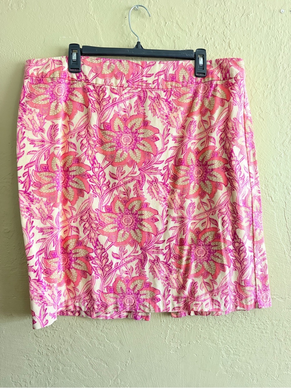 Jaclyn Smith Pink Floral Pencil Skirt with Cream Base and Gold Accents